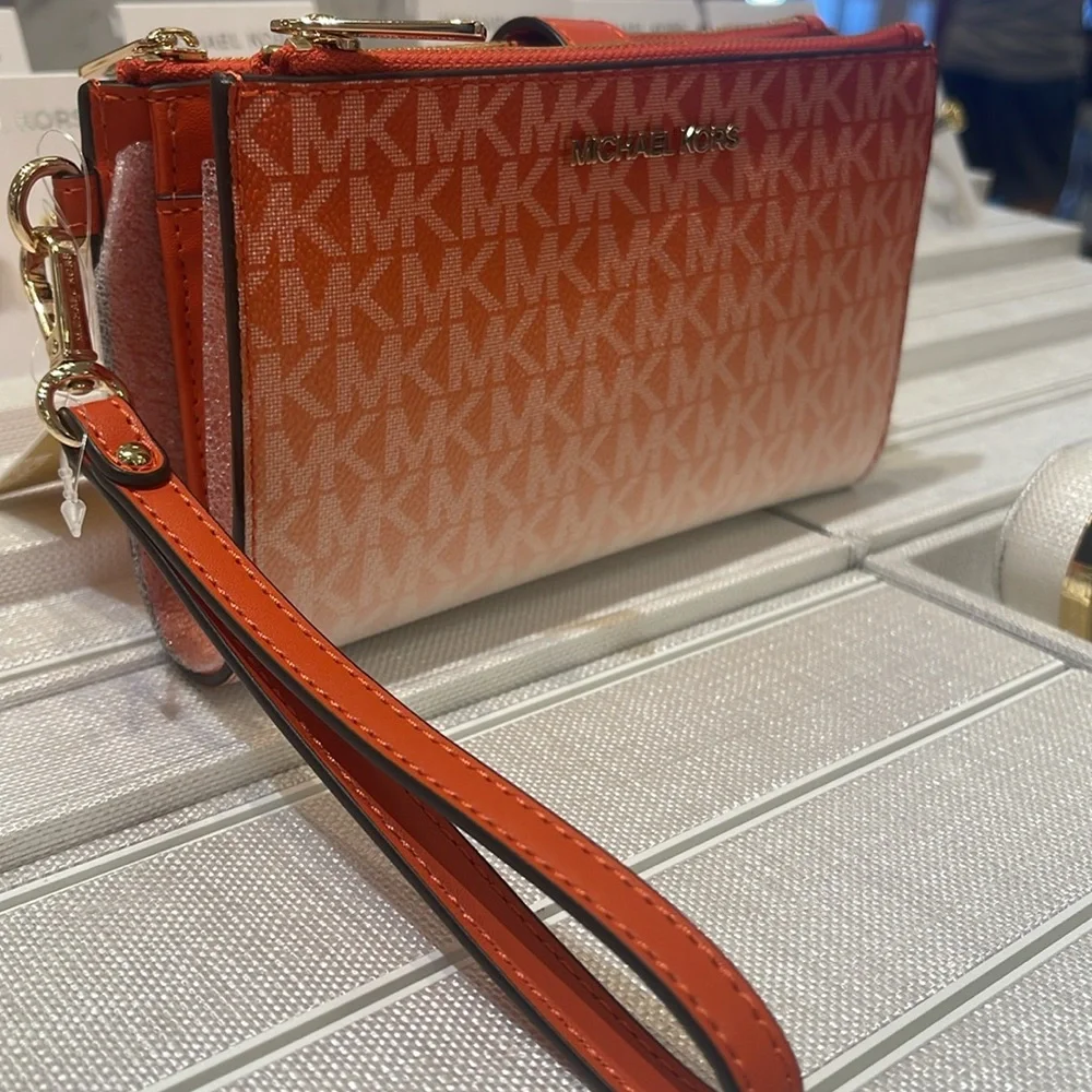 Michael Kors Jet Set Lg Ombré Signature Logo Double Zip Wallet Wristlet
RED - Picture 6 of 16